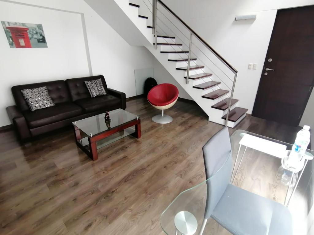 Miraflores 1Bed Duplex room 2