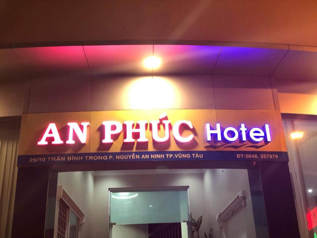 An Phuc Hotel room 2