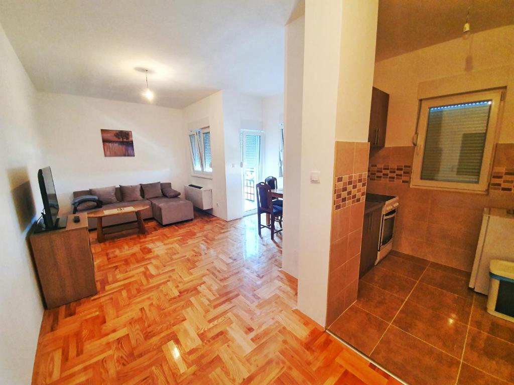 Apartman 44 room 1