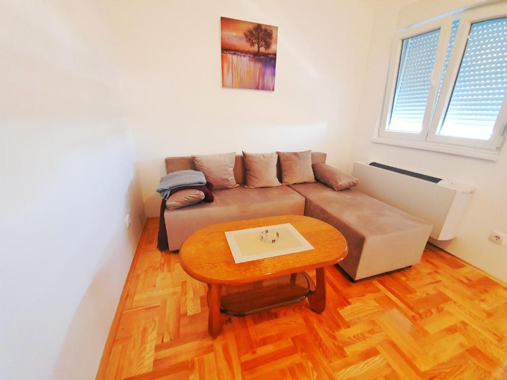 Apartman 44 room 5