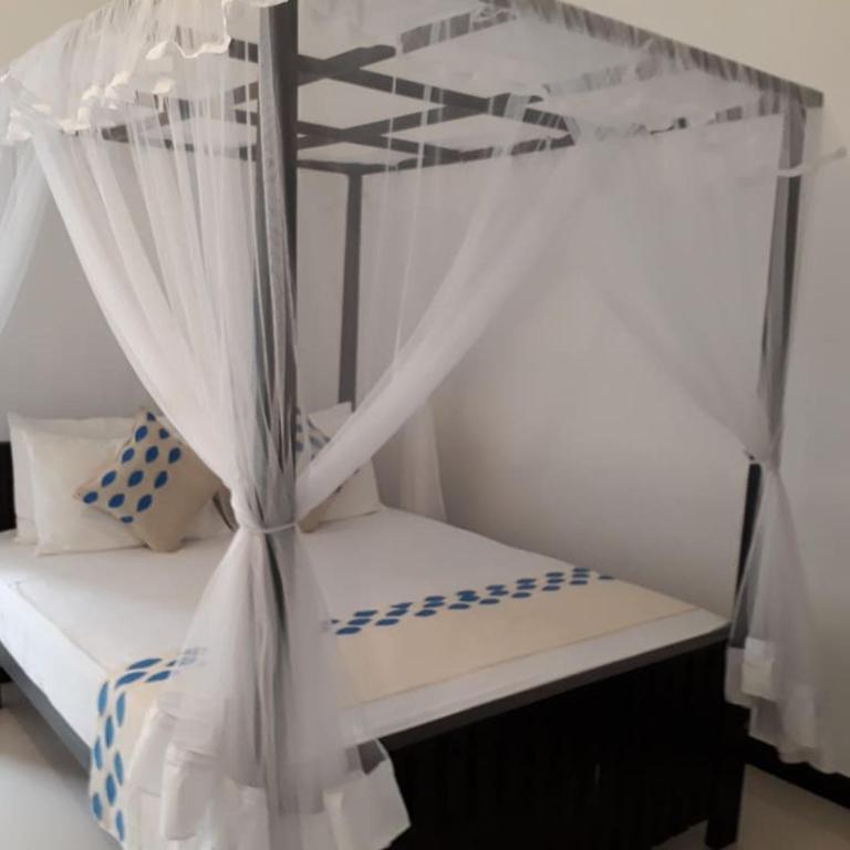 Apna Homestay Apartments room 3