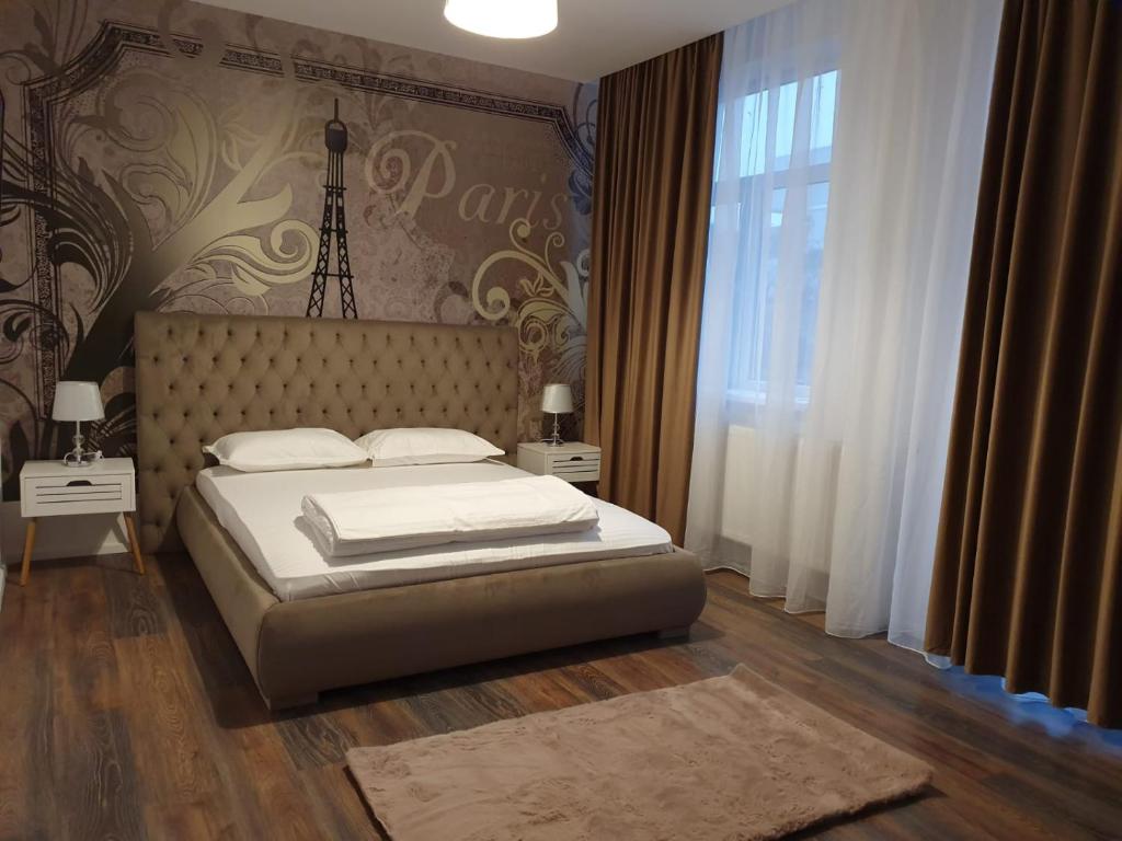 ARISTOCRAT CENTRAL room 1