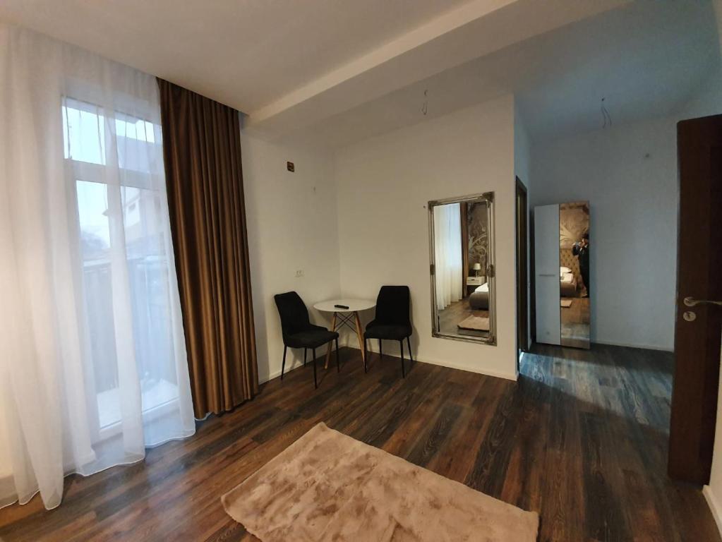 ARISTOCRAT CENTRAL room 5