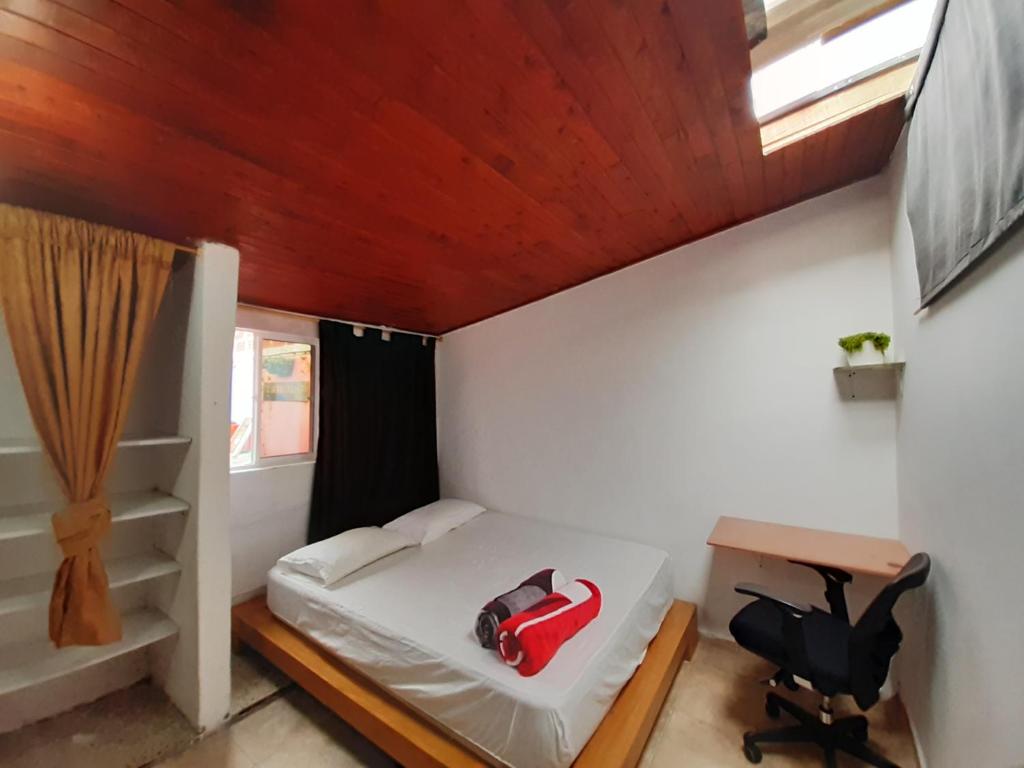 Artesanos y Turistas room 2