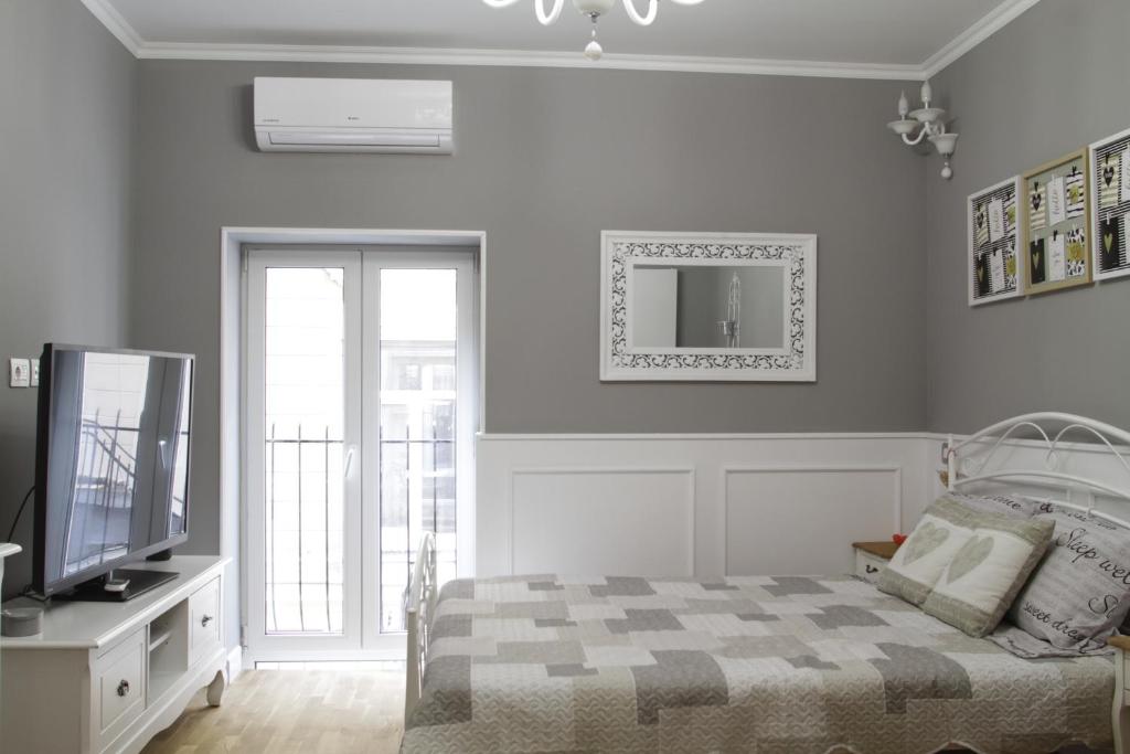 Amando Bucharest room 1