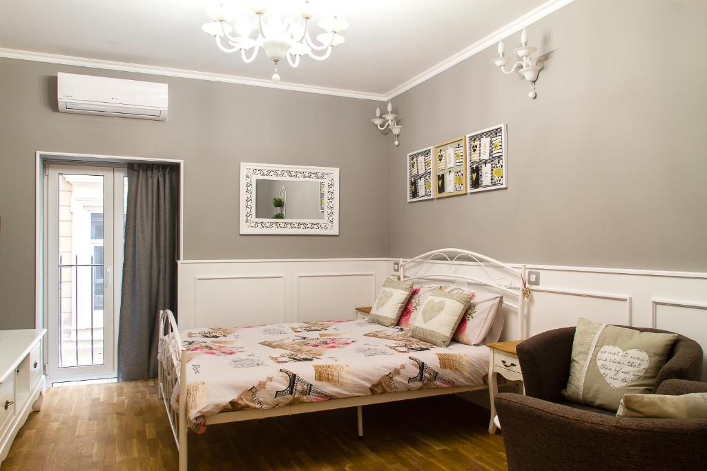 Amando Bucharest room 2
