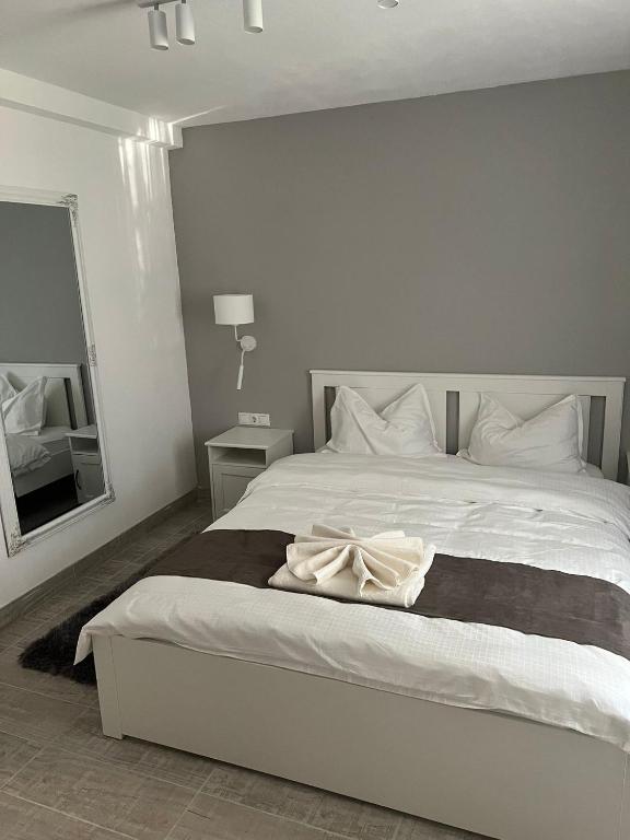 Cabana B2 langa strandul Banffy room 4