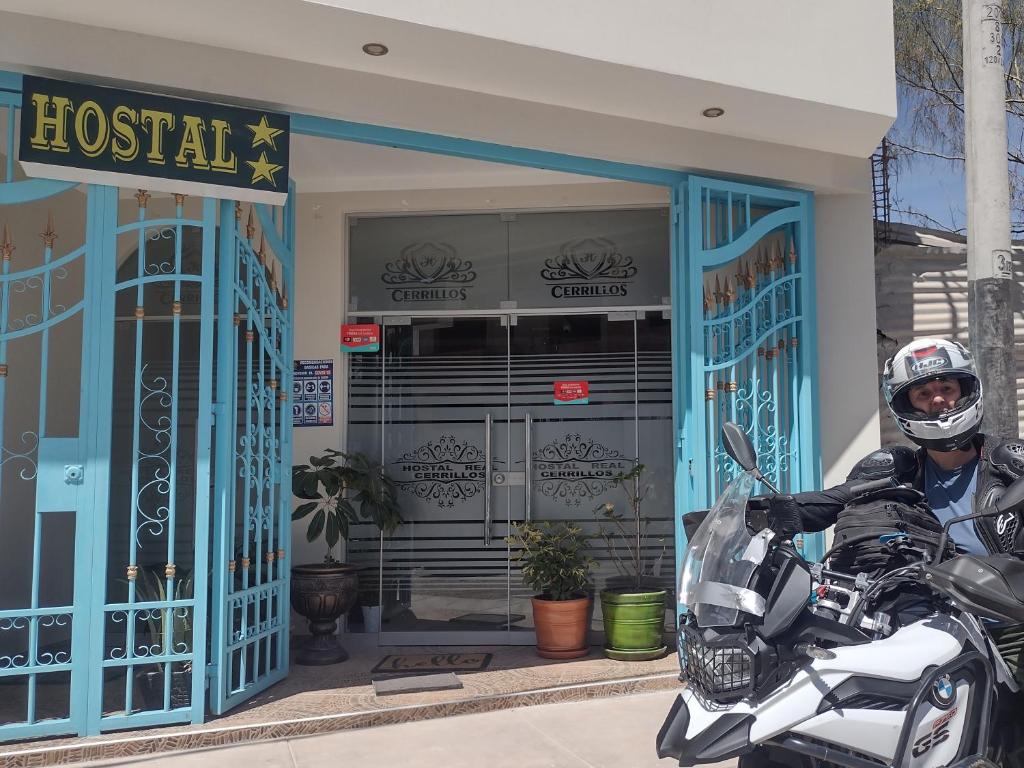 HOSTAL REAL CERRILLOS room 1