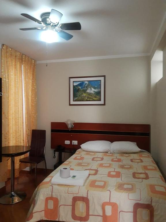 HOSTAL REAL CERRILLOS room 6