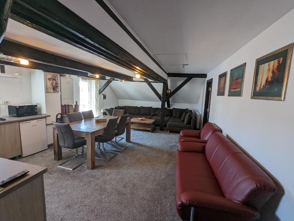 Cezar Apartment room 1