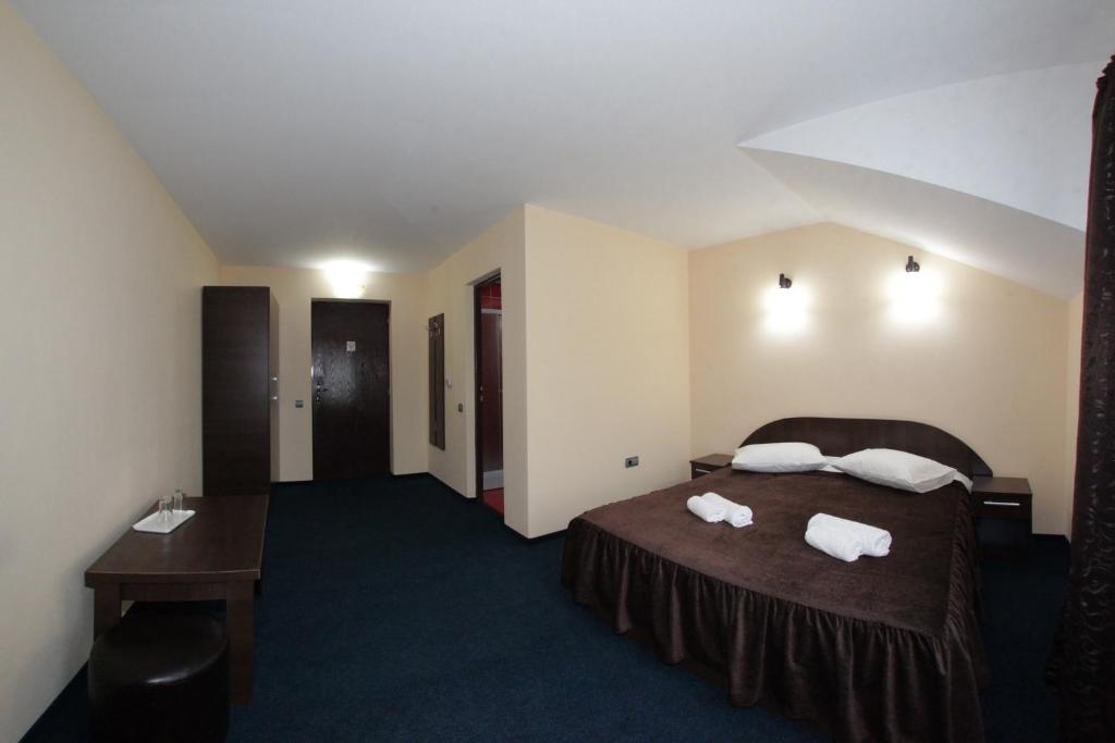 PENSIUNEA COCO room 2
