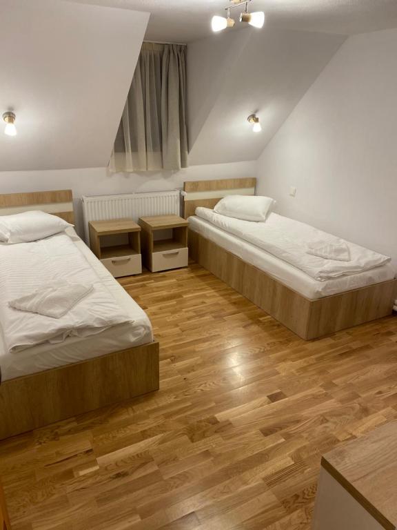 Csomád Apartments room 2