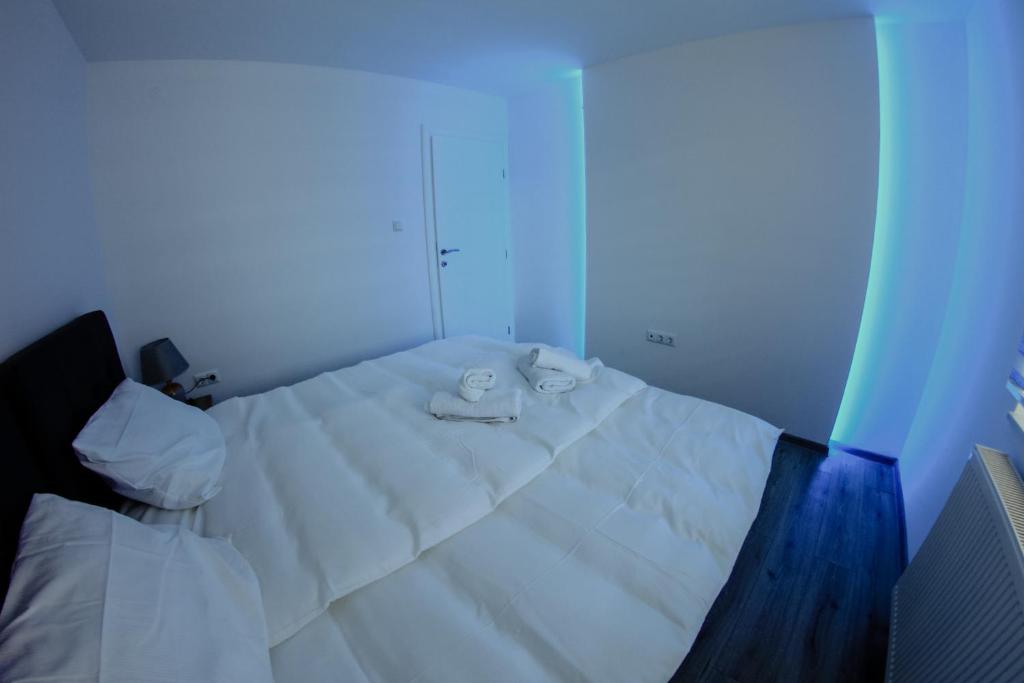 Deluxe apartments room 4