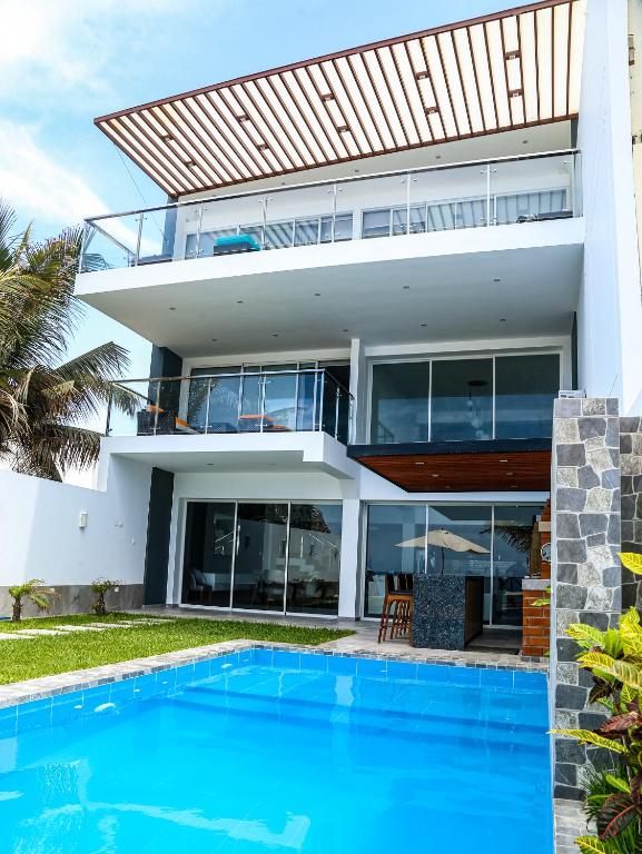 Brisas de Vichayito - Casa de Playa