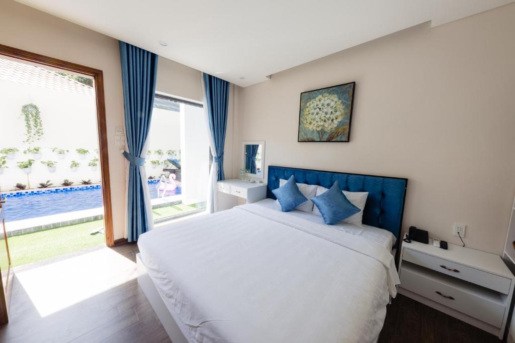 DKD TRIO Hotel room 6