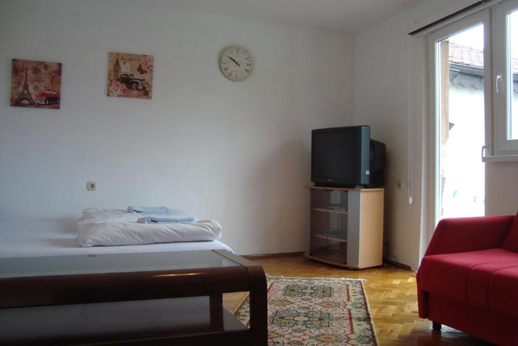 Guest House Džemo room 2