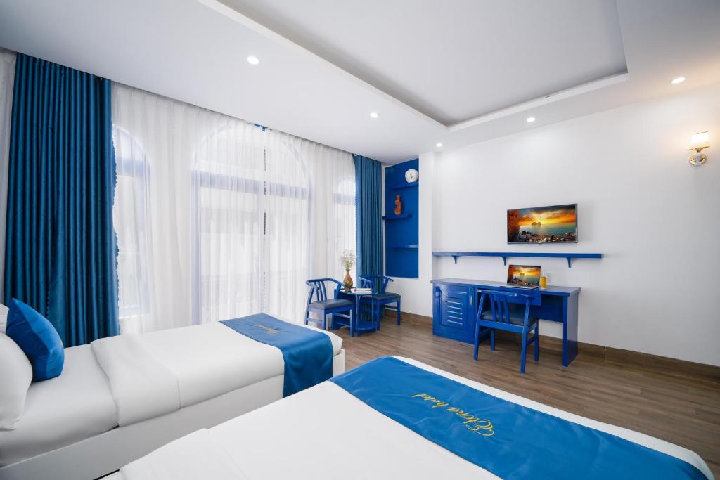 Elena Seaview Hotel room 5