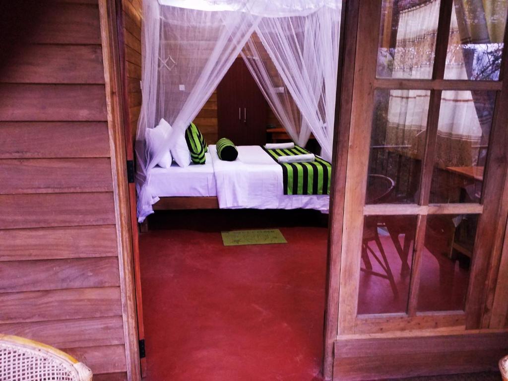 Ella Green Cottages room 6