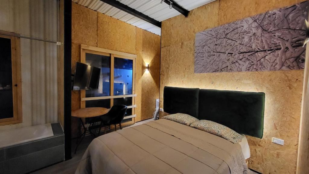 El Santuario room 6