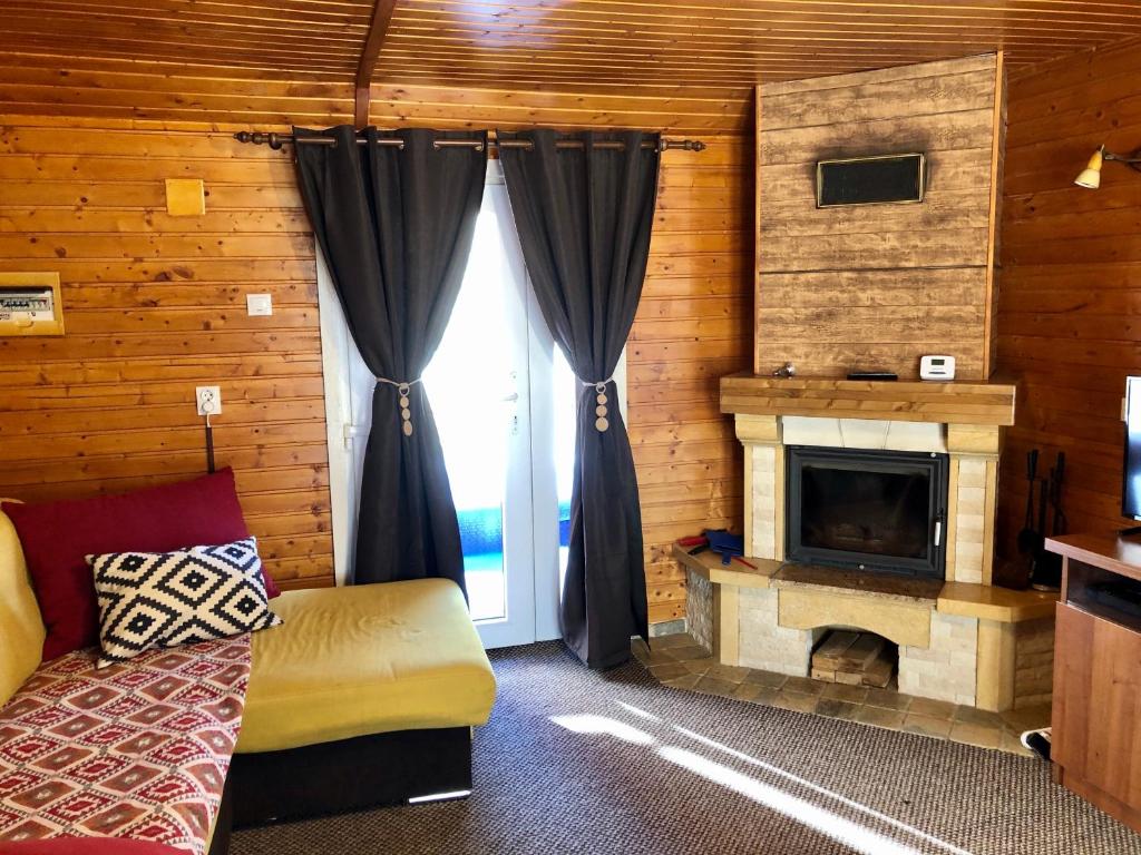 Charming Home by Feleacu room 3