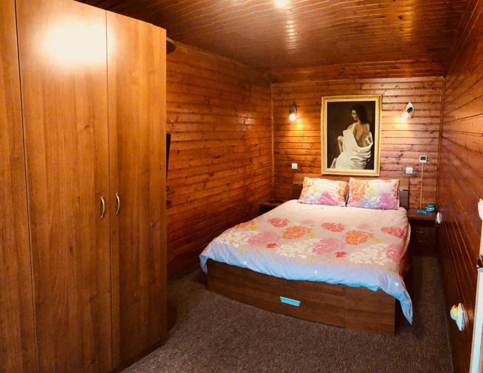 Charming Home by Feleacu room 6
