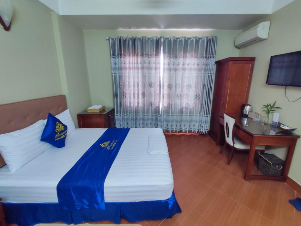 Forever Hotel room 6