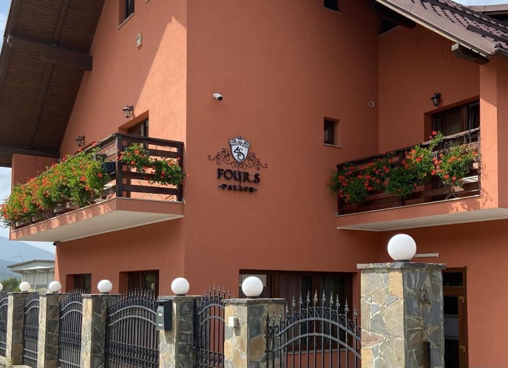 Four S Palace room 1