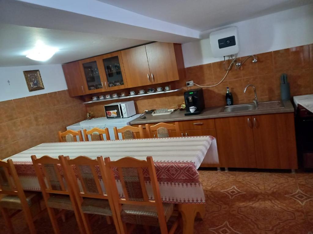 Casa Ghețari room 6