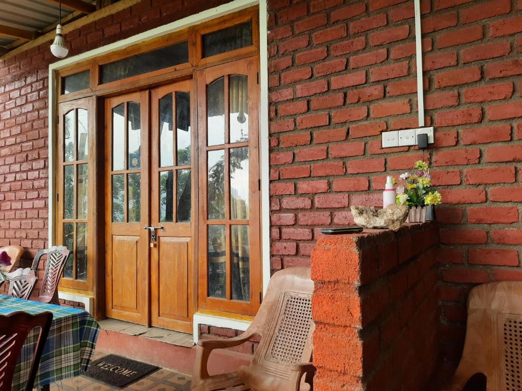 Green Heaven Lodge room 1
