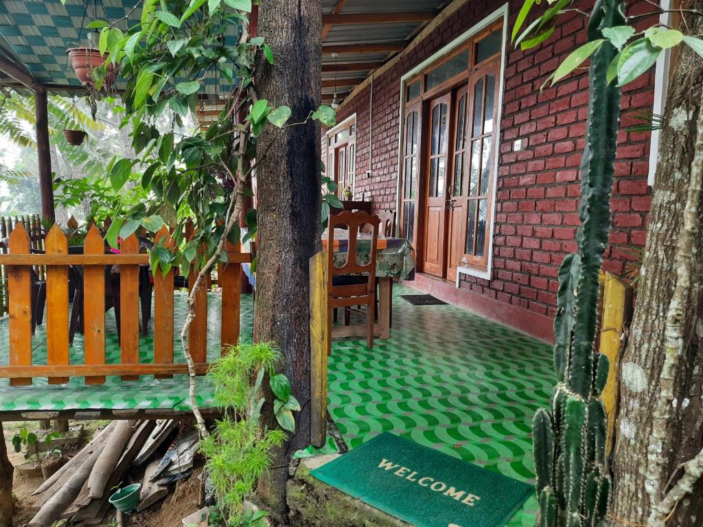 Green Heaven Lodge room 2