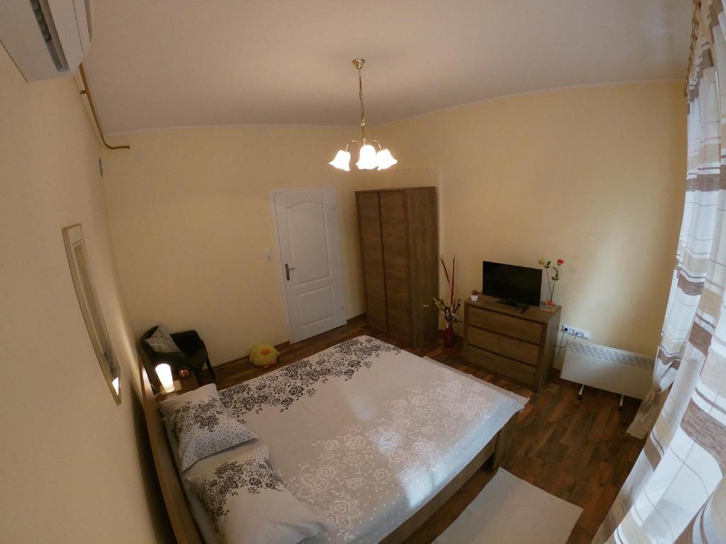 Apartment Honey room 3