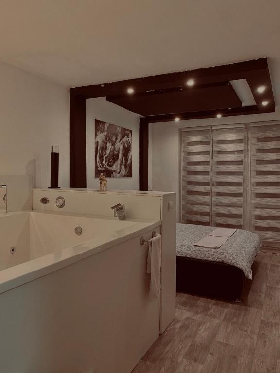 Sarajevo Apartman Jacuzzi room 3