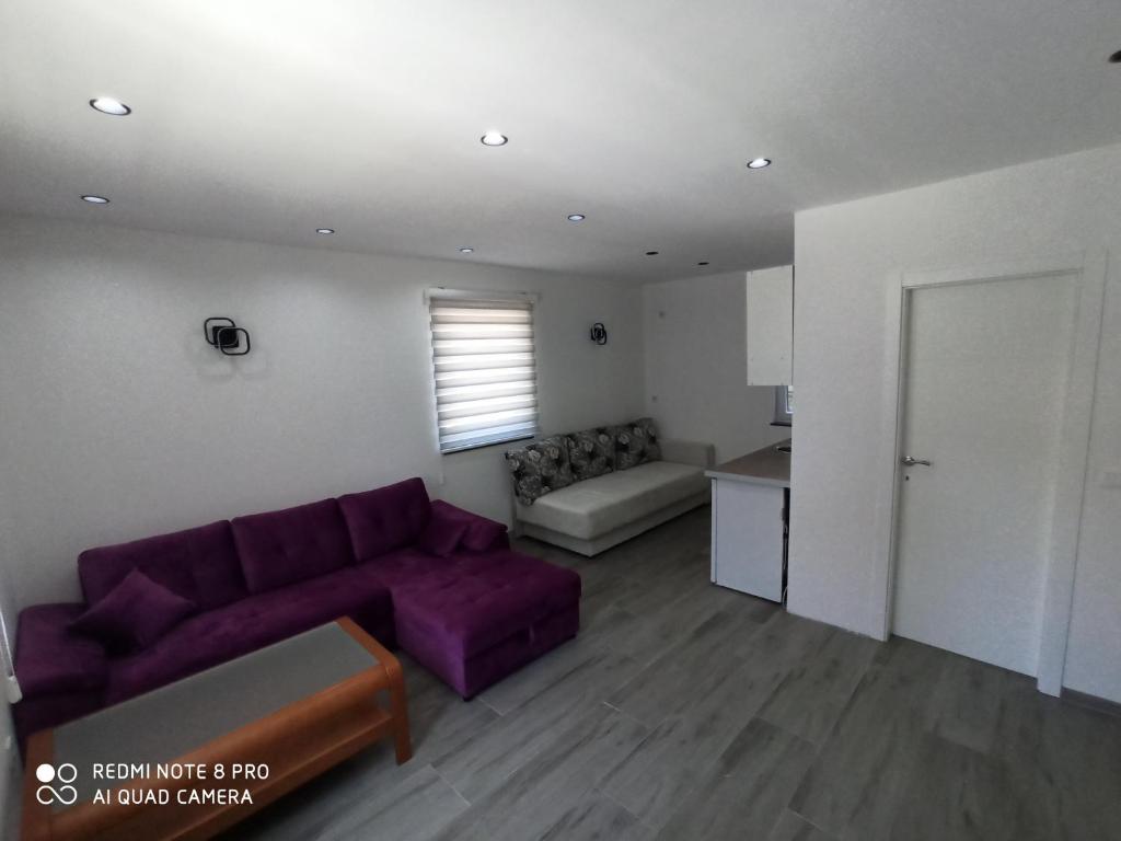 Apartmani Kula room 4