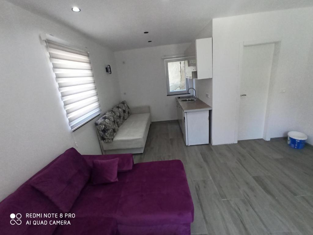 Apartmani Kula room 6