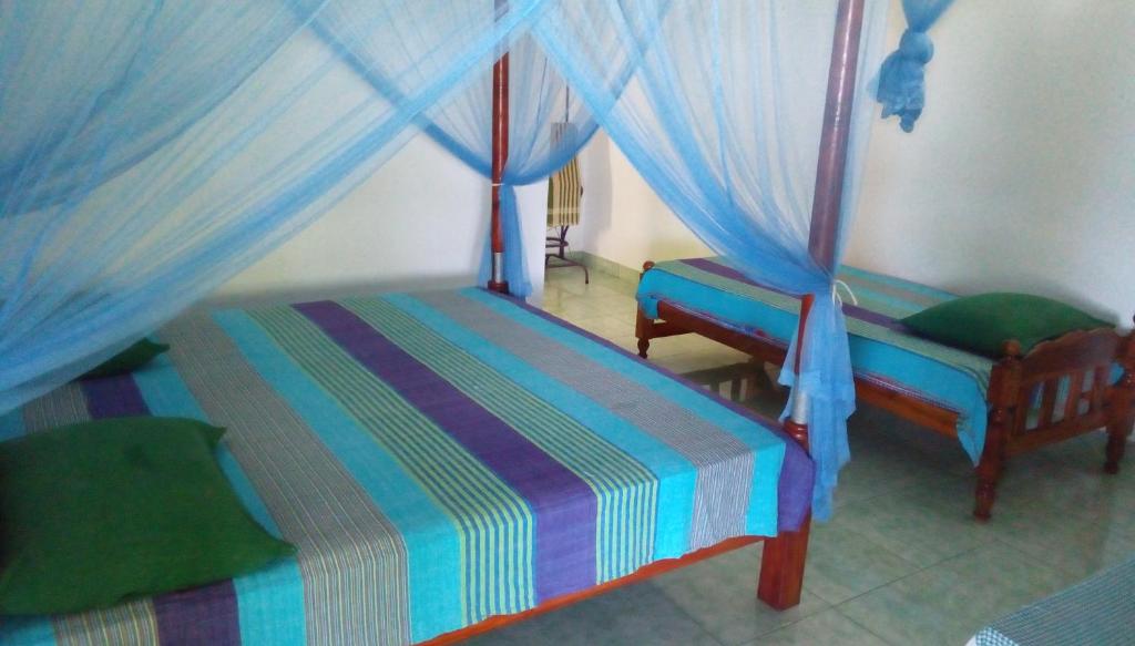 Lagoon Inn room 1