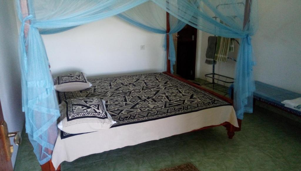 Lagoon Inn room 3