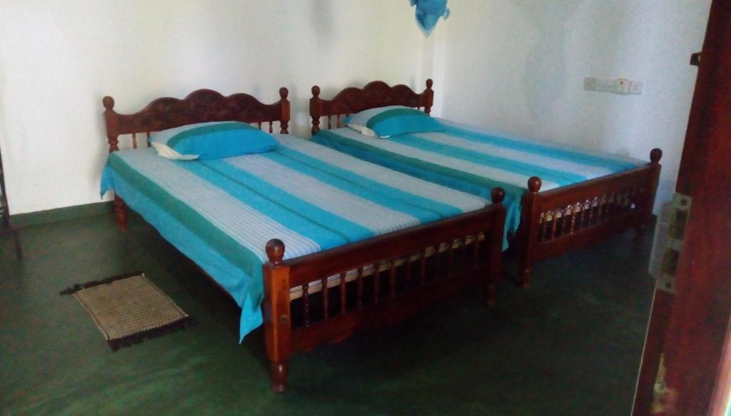 Lagoon Inn room 4