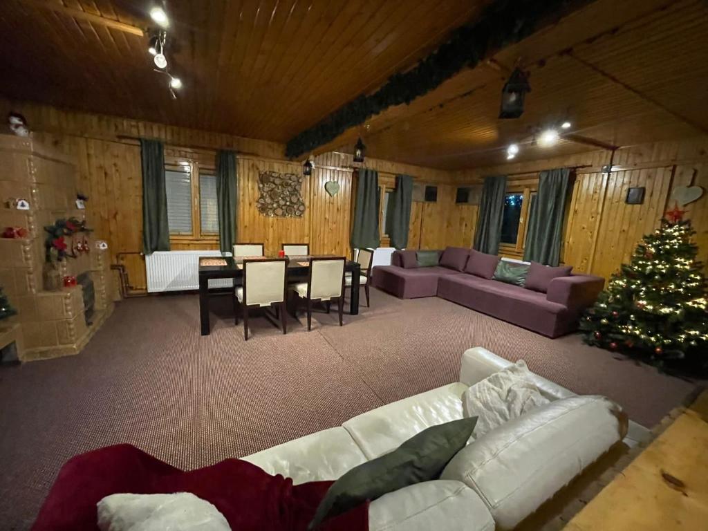 Lake View room 1