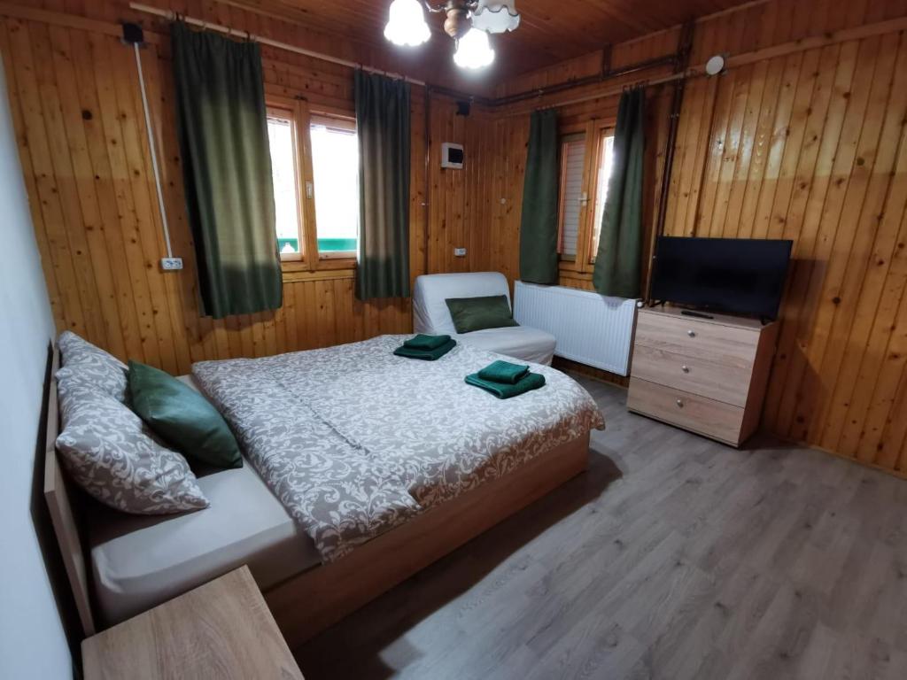 Lake View room 3