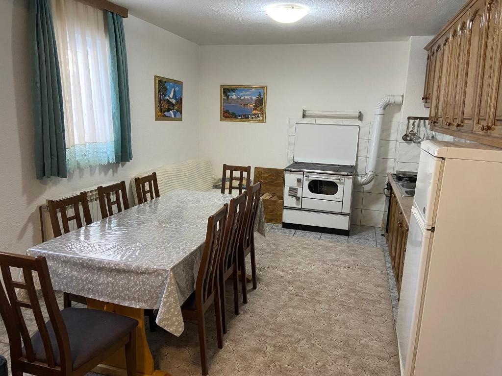 Lake House room 3