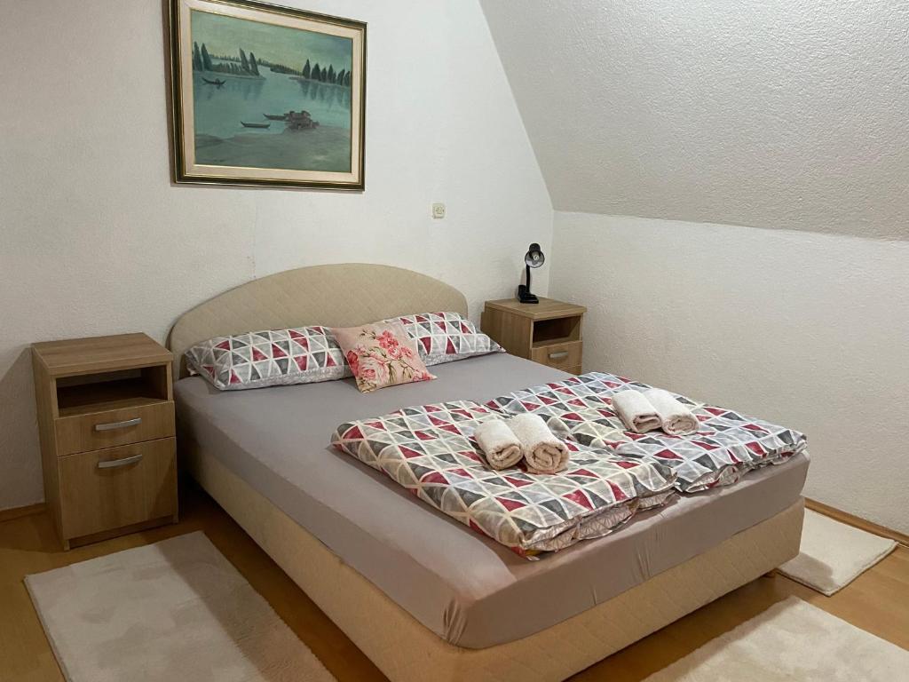 Lake House room 6
