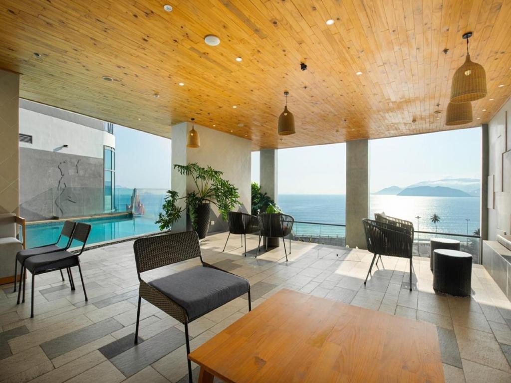Lyn Beachfront Apartment Nha Trang room 5