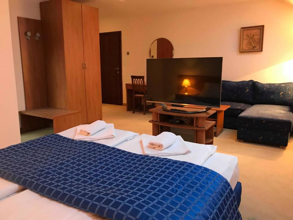 Motel M room 5