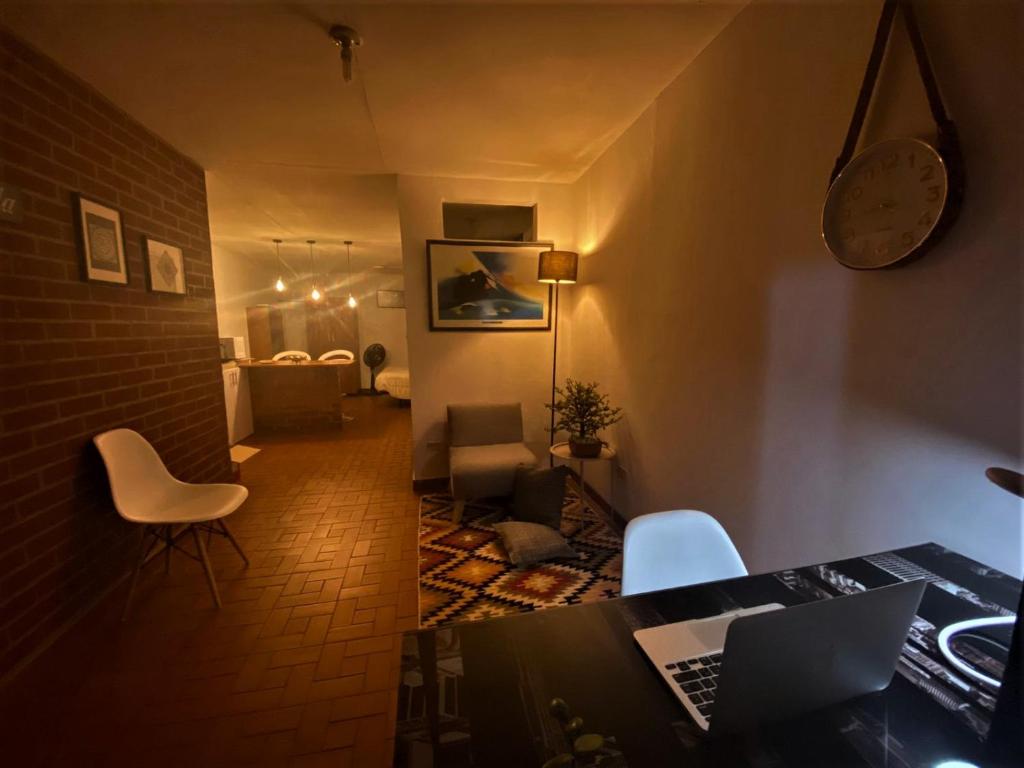 Mercanti Apts Caney room 4