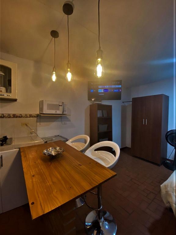 Mercanti Apts Caney room 5