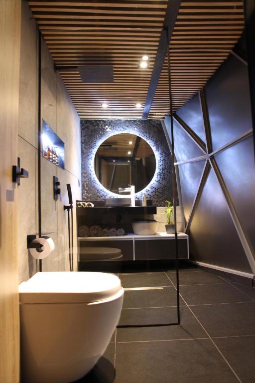 Mirror Glamping room 2