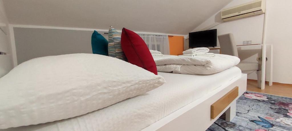 Villa Monera Apartments & Rooms room 3