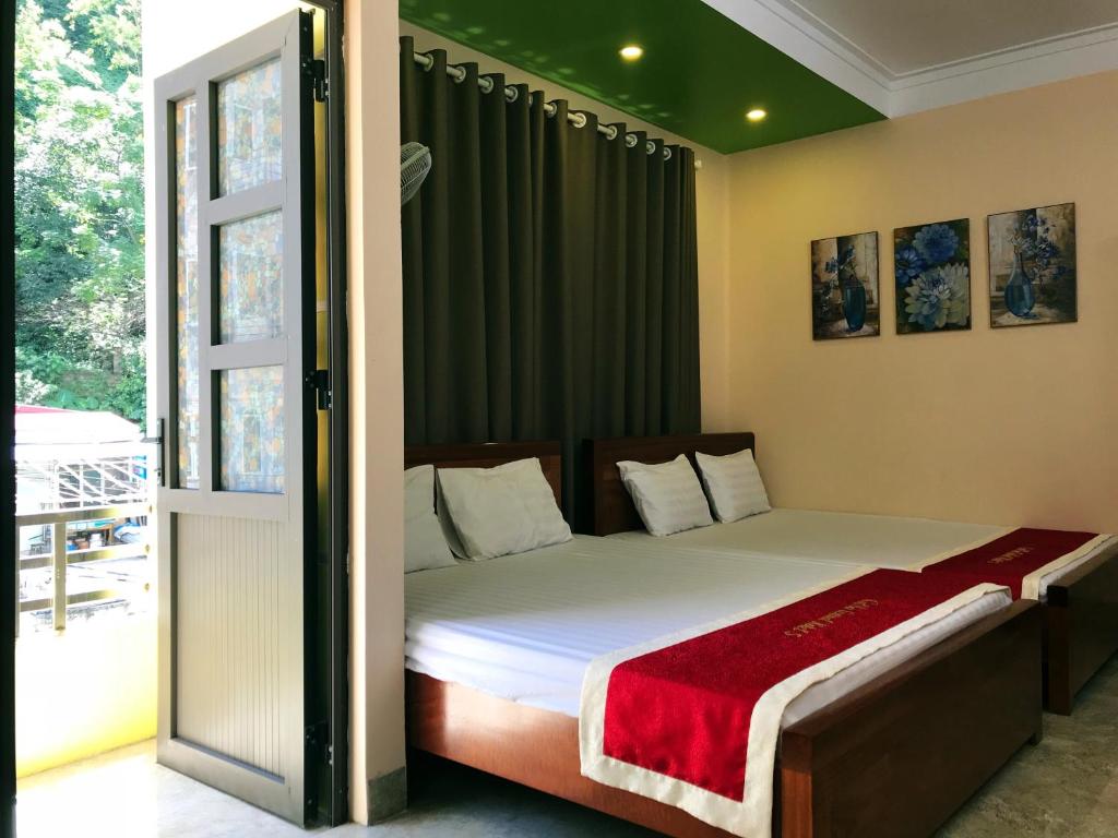 Nhat Mai Hotel room 6