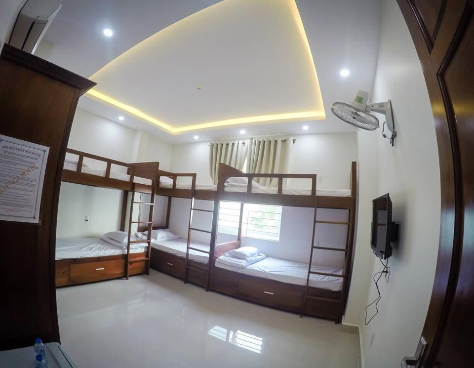 Nhat Nga Hotel room 1