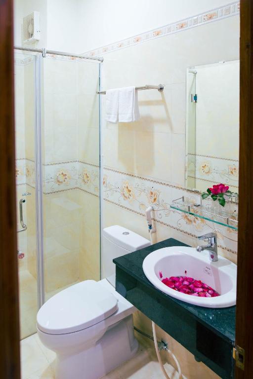 Nhat Nga Hotel room 3